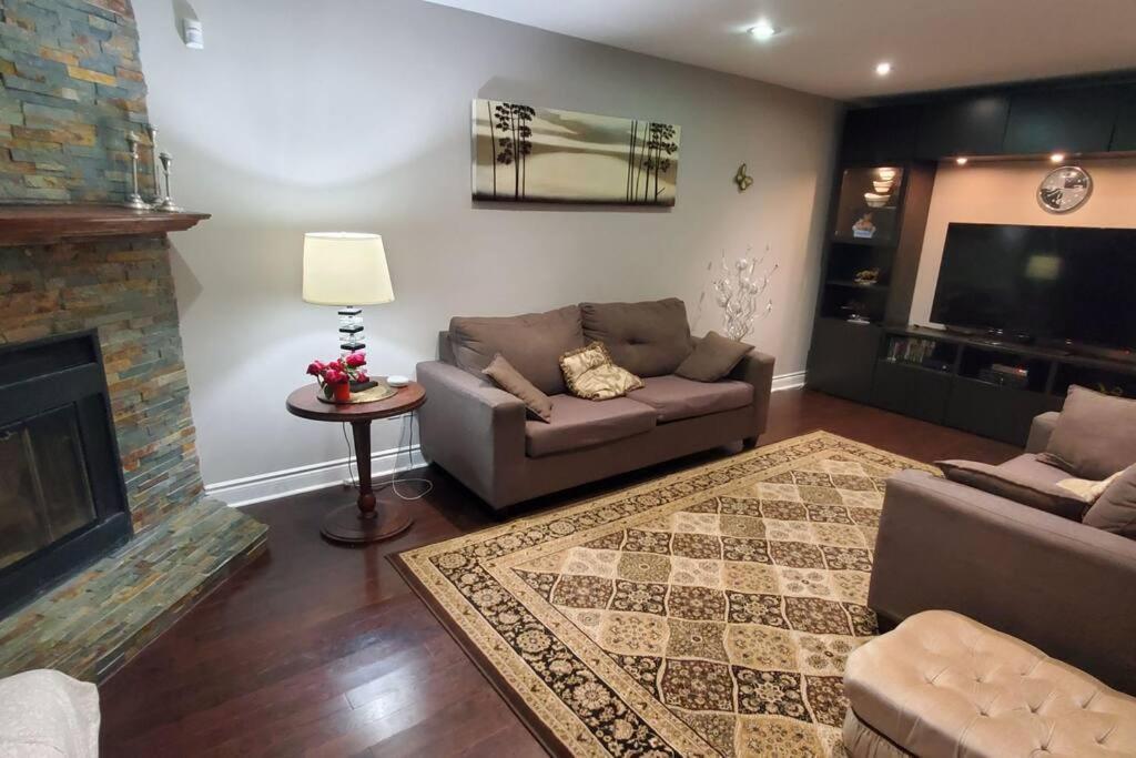 Apartmán Beautiful House In Mississauga Exteriér fotografie